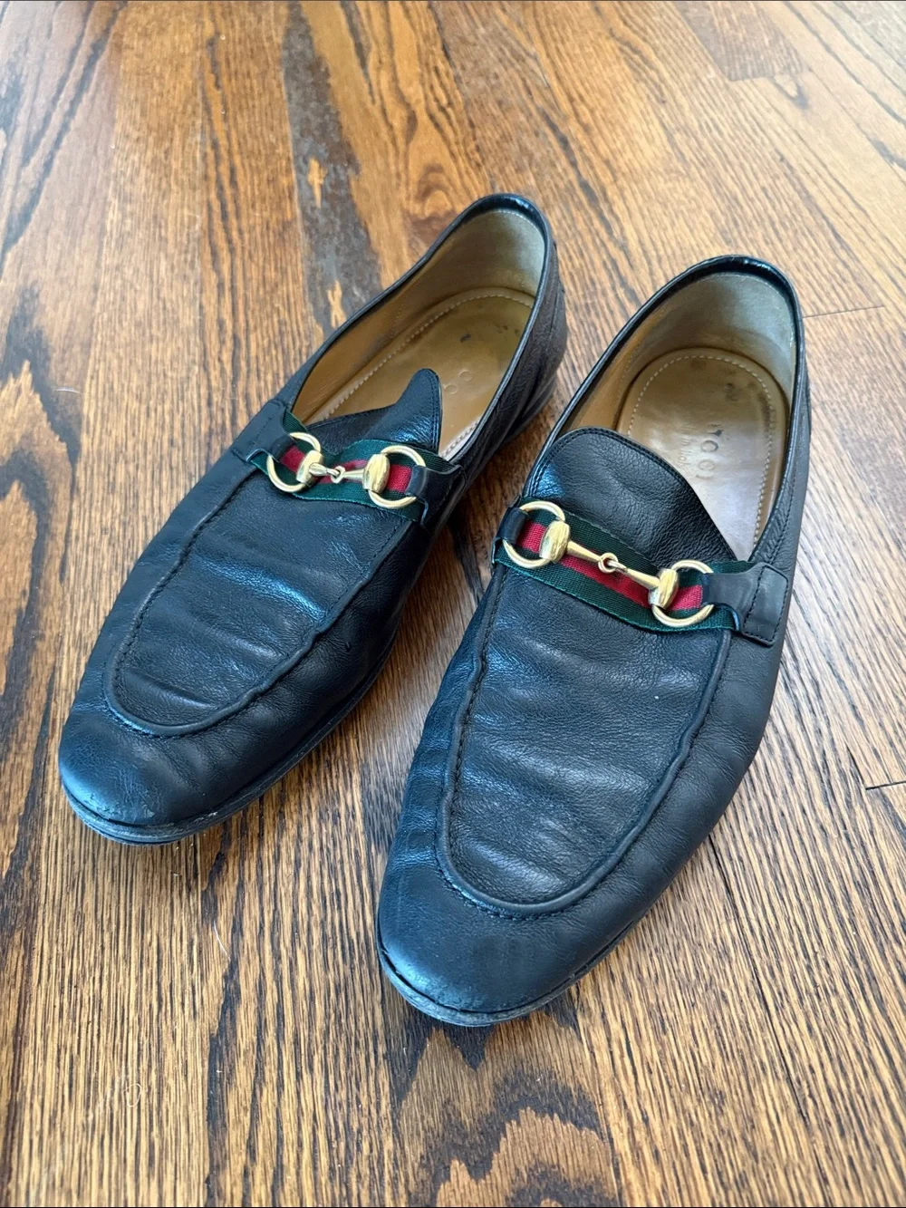 Z Gucci Men 9.5 Black Leather Loafers with Red and Green and Gold Horsebit